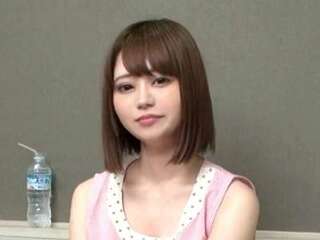 【素人企画】ギャルっぽい保育士がエチエチSEX！裸エプロン着エロ高速手マン潮吹きおしっこイキ潮！