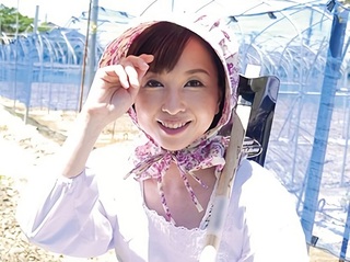 【四十路・人妻熟女】「嬉しぃ♡」スレンダー巨乳おっぱいの美熟女おばさんが寂しさで若者と不倫セックスして感じまくる！ｗ