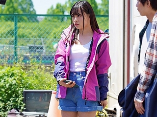 《花音うらら》美少女お女様ＪＤが登山中にサークル男子にイラマチオされて強制手マン☆☆潮吹きアクメしたら手繋ぎバック挿入されて性奴隷化