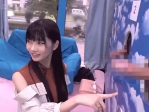 清楚系のJDがペニス当てゲームに挑戦！外したら罰ゲームNTR！マジックミラーの向こうの彼氏の側でねとられ膣内射精される！