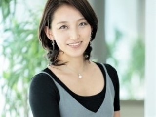 〖三十路熟女〗元キャンギャルだったんですよｗ 瑞々しいその肉体が乾いてしまわないように‥