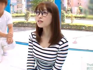 ≪素人ナンパ≫部分痩せのマッサージでパンツがシミまみれに♡ビンビンに仕上がったこかんにぬるっと挿入