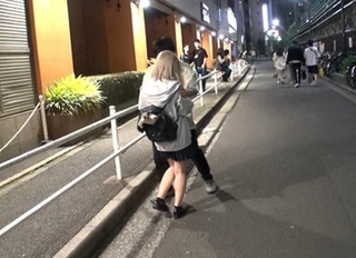 【ギャル女子校生】夜な夜なあるきながら足止めされマワされまくって子作りしちゃうお姉さん