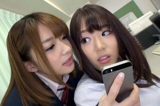 職員室でこっそりオナニーにふけるドスケベ女教師・・・レズ制服女子に脅されてマンコを開くとねっとりクンニで責められて完堕ち