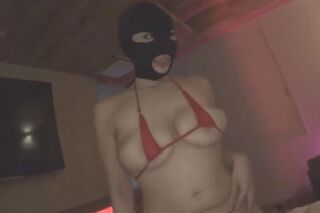 112cmKカップ爆乳のマスク女を手マンで潮吹きさせてバイブ責め 奈津音秋帆
