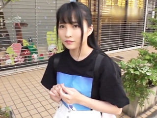 清楚な雰囲気の美乳女子大生をナンパして、極太チンポをヌルっと刺して中出しするエッチ計画♥♥