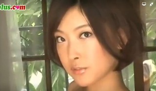 【ショート美少女×巨乳】ショートカットで童顔の巨乳美少女・小倉ゆずと、ホテルでハメ撮りsex！下着付けたまま♪
