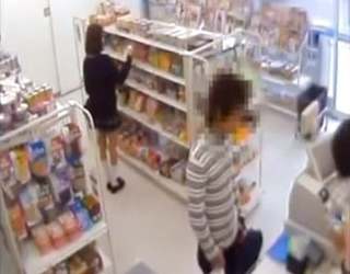 コンビニで万引きしたのがバレた女子校生が変態性癖をもつレズ補導員に捕まった結果ｗ