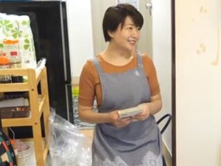 【熟女】おばさん家政婦の30代奥さんを盗撮隠し撮り⁉優しい奥様につけこみ他人棒挿入してしまうエロ不倫セックス‼