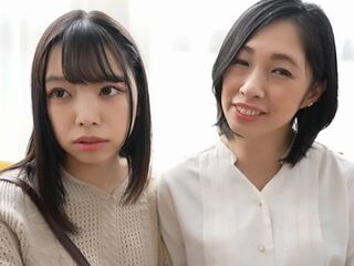 【母娘ナンパ】四十路熟女奥さんの母親＆20代美少女娘を親子ナンパ！家族でハメられるえちえち3P乱交SEXで膣内射精！