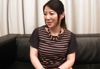 《美魔女》「いぐいぐいぐぅ♥」脱がすと凄い恵体！ムチムチ巨乳おっぱいの人妻熟女おばさんが年下チンポ２本と交尾するｗ