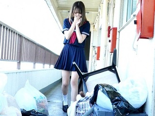 ［鬼畜］中出しレイプ‼『臭いのでゴミ片付けてもらえませんか❓』クレームを言いに行った住人に犯されたロリカワ女○高生❤