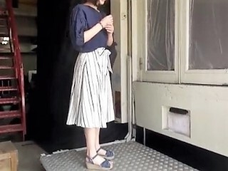 〔ｾﾝｽﾞﾘ鑑賞〕上品な雰囲気の人妻をガチ軟派 照れる姿が、たまりません