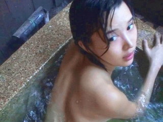 やりまくり温泉旅行を収録した真性エロドキュメントAV！超貴重なすっぴん姿から本気でチンポを欲しがる痴態！