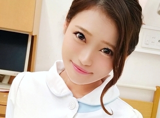 【素人】『めっちゃ入ってる…♥』肉食ギャルナースが患者チンポで激濡れSEX！エロ奉仕で感じちゃう筆おろしｗ