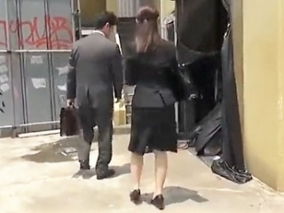 〖ﾏｼﾞｯｸﾐﾗｰ号〗バレたらクビ確定？可愛らしい部下と仕事中に不貞行為でドピュッと中出し