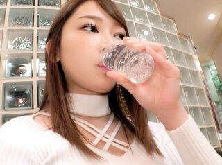 ２４歳の若奥さんが自ら持参した媚薬でガンギマリ状態♡理性を忘れたビッチマンコが即ハメ強烈ピストンで他人チンポに完堕ち