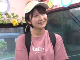 『顔面騎乗…ですか？』10代美少女が顔騎クンニで大量潮吹きのエロ企画⁉見た目に反し敏感ボディなお姉さんに中出しセックス！