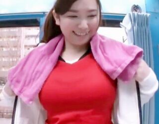ユニフォーム姿の奥さん２人がＭＭ号でストレッチ体験♡汗ばむ身体をじっとり疼かせて即ハメ乱交ＳＥＸで他人チンポに完堕ち