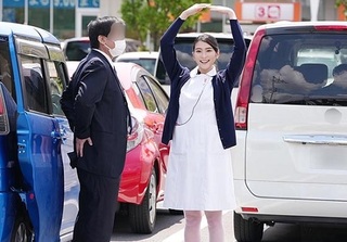 【素人・逆ナンパ企画】「イキやすい？♡」早漏おじさんを優しくSEX治療してあげるスレンダー巨乳おっぱいの美人お姉さん！