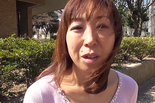 〈野獣人妻〉世の中には素人ナンパ物が好きな旦那さんも沢山いるでしょう！誰かが出演の奥さんを知ってたら…旦那さん終わる！ww