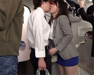 【あゆみ莉花】電車の中で逆痴漢してきたドスケベお姉さんは新任の担任女教師だった！電車内でフェラ抜き口内射精しちゃう♡