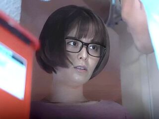 地味清楚な隣人のメガネ美少女の自宅を急襲！絶叫するエロ貧乳を肉便器にしパイパン子宮を中出しレイプのはずが…＜大量潮吹き＞