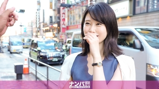 マジ軟派、初撮。2129 OLといえばスラックスと尻を体現するスレンダー美人お姉さんを発見し、いつもより尻多めでバック！恥ずかしそうに口に手をあてて喘ぐ立ちバックは間違いなく抜ける！！