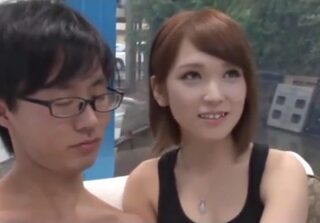 〈MM×童貞くん〉ちんぽ丸出しでナニをヤったら良いか分からない童貞くんを前にギャルは母性本能を発揮してしまうのかー？ww