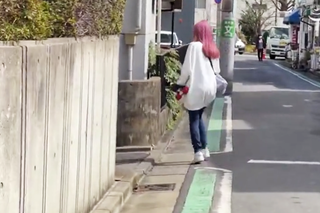 〈巨乳女レイプ〉ドラッグを盛られた女は痴漢に抵抗する力もなく昏睡ヤリ部屋に連れ込まれた！濡れたまんこを…（震