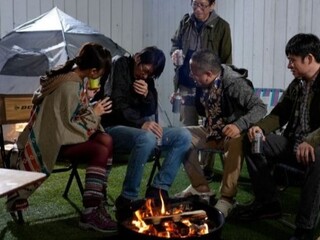 【レイプ】近所付き合いで2泊3日のキャンプに来て酔い潰れる奥さん…中年男たちに介抱のフリして強引に犯されて痙攣絶頂アクメ