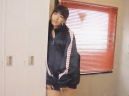 水泳部女子が顧問の先生と部室でH♡