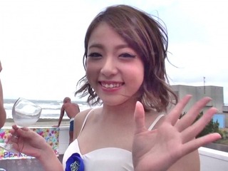 ［痴女］青姦乱交‼『うぇ～い❗かんぱ～い❗』オーシャンビューのテラスでビッチギャルたちとハメまくり♥