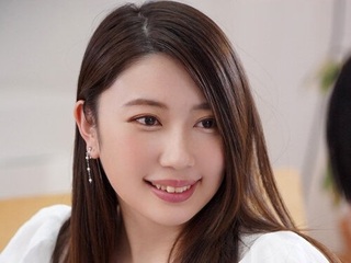 【花渕なつ】カメラの前でJカップむっちりボディをさらけ出す8人家族の爆乳長女