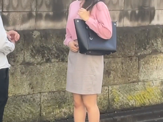 大人びた雰囲気の女子大生ナンパ❤謝礼で釣って彼氏にしか見せないエッチ顔撮らせてとエアセックスさせたらマンコ濡らし発情！