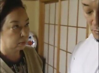 〈エロドラマ〉裏仕事として盲目娘に挿入ビンビンは分かる！だが直後に熟れきった母にフル勃起するとは！絶倫スゲェww