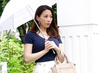 〖四十路熟女〗上品な雰囲気がウソのように反り返るイチモツを前にすると肉食女子へと変貌する