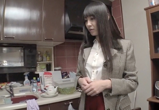 《美魔女の自宅SEX》「み、見ないで…♥」スレンダー巨乳おっぱいの綺麗な人妻熟女おばさんのお宅にお邪魔して中出し交尾！ｗ