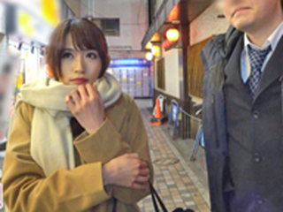 飲み会で終電がなくなった男女に声掛け→積極的な女上司さんが後輩くんの面倒を見ながらHな企画に♡