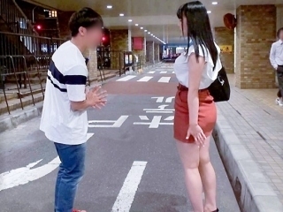 〚素人ナンパ〛服の上からでも分かる大きな胸を発見 大人しい雰囲気だったのに、ドスケベでした