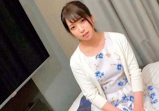 素人ナンパ「え、私？♡」テレビ局から出てきたムチムチ美乳おっぱいロリ体型の美人地下アイドルを口説いて生ハメ膣内射精！