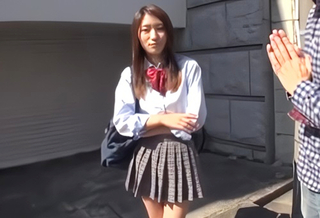 【制服ギャル】「えー、だめだよー」地味な顔立ちのロリＪ系を口説く！スレンダー美乳おっぱいボディに膣内射精しちゃうｗｗ