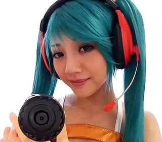ロシアで人気沸騰中の初音ミクのコスプレをした美女→♡