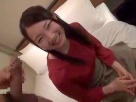 人助けバラエティと偽りナンパした色白娘を素股だけと騙してハメる！