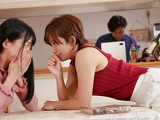 【紗倉まな】幼馴染との子作りの練習♡『奥さんにはヒミツね♡』こっそりと女友達とのゴムなしのSEX