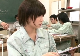 《紗倉まな》「あんあん♥やばいぃ♥」男だらけの工業系の学校に紅一点！ショートカットなロリ美少女が先生とセックスしちゃうｗ