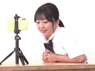 【素人ナンパ】「あぁぁ！もうムリ！」童顔ロリな女子校生！彼氏とビデオ通話中に電マ当てられバイブ挿入される！