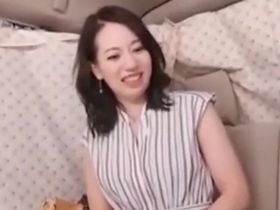 上品な美白人妻をアンケートナンパして電マ責めから生ハメ中出し！