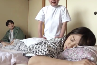 〈寝取られ人妻〉夫公認だが人妻のキワい部分は抵抗がある。しかし夫がいなければ！目の雨にケツ！どうする！ww