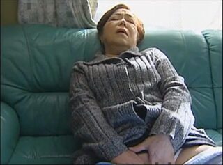 〈エロドラマ〉介護にやってくるヘルパーと娘はデキている。母はそれを知っている。実は母も欲しいのでその辺り微妙な母娘の距離ww